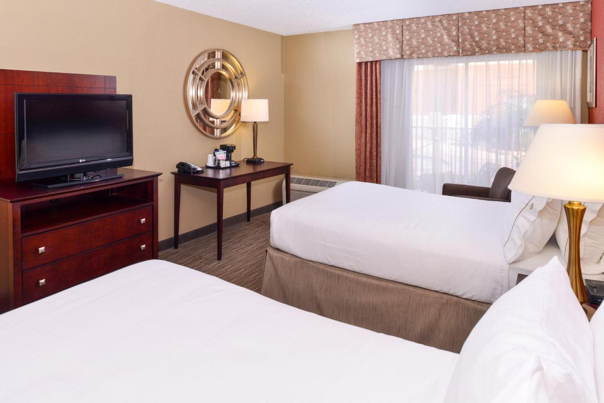 Holiday Inn Express Hotel Clearwater East - Icot Center By Ihg Pinellas Park Exterior foto