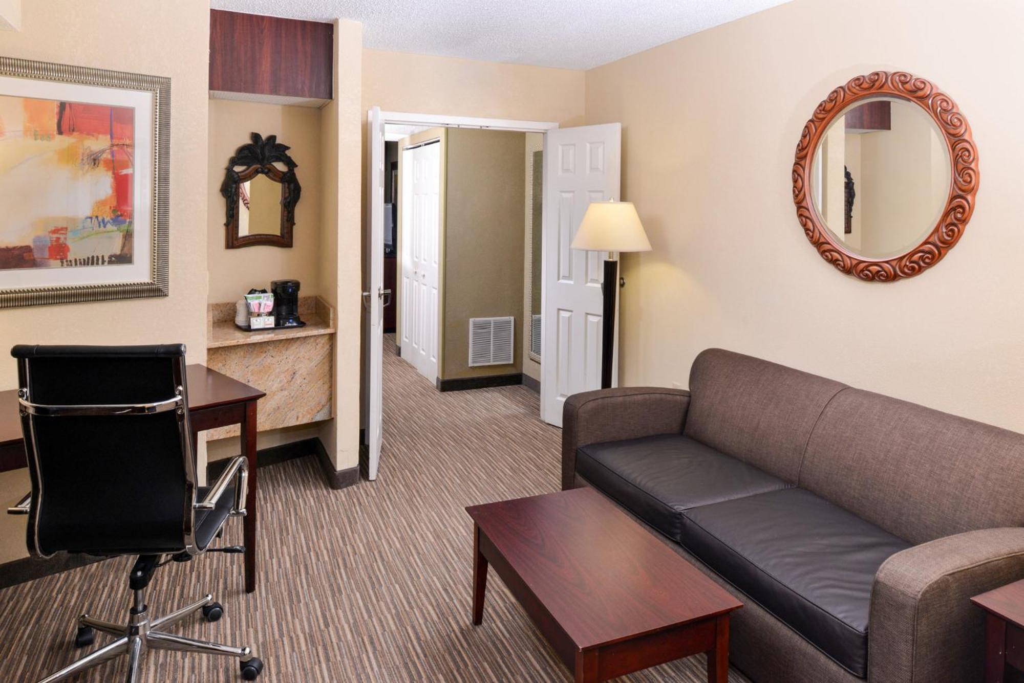 Holiday Inn Express Hotel Clearwater East - Icot Center By Ihg Pinellas Park Exterior foto