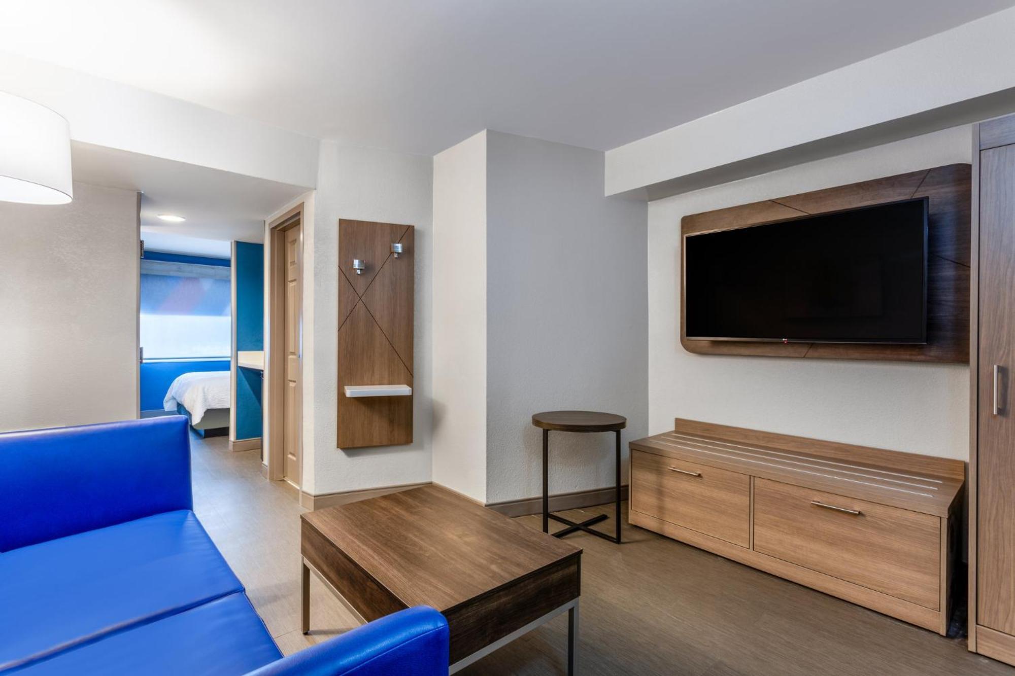 Holiday Inn Express Hotel Clearwater East - Icot Center By Ihg Pinellas Park Exterior foto