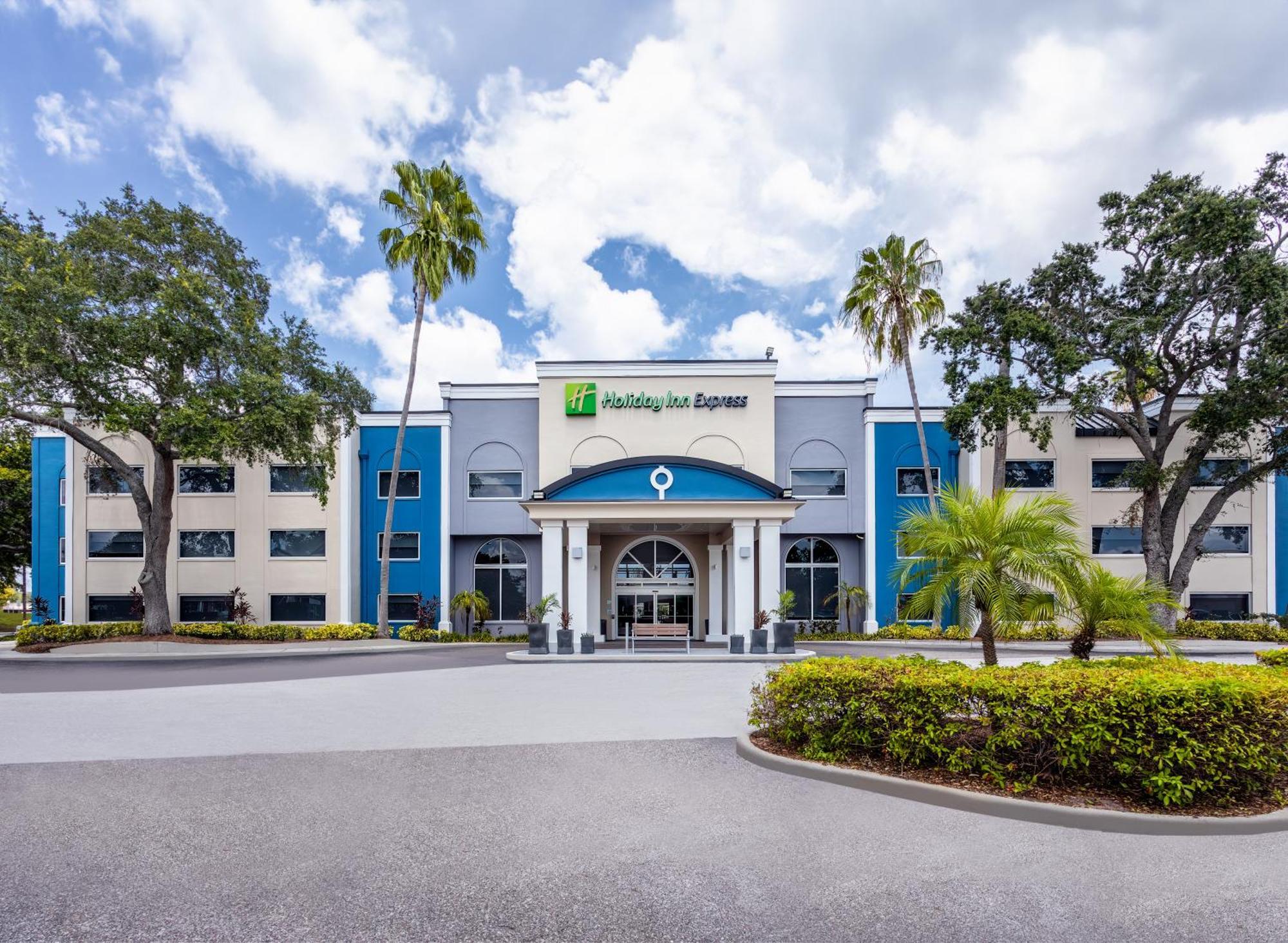 Holiday Inn Express Hotel Clearwater East - Icot Center By Ihg Pinellas Park Exterior foto