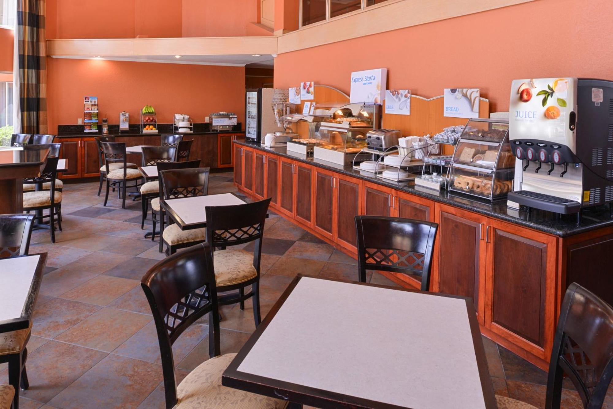 Holiday Inn Express Hotel Clearwater East - Icot Center By Ihg Pinellas Park Exterior foto