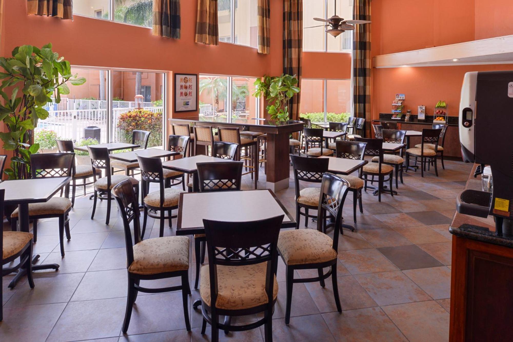 Holiday Inn Express Hotel Clearwater East - Icot Center By Ihg Pinellas Park Exterior foto