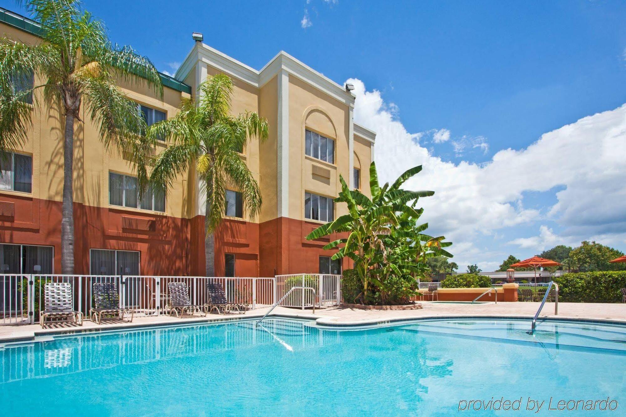 Holiday Inn Express Hotel Clearwater East - Icot Center By Ihg Pinellas Park Exterior foto